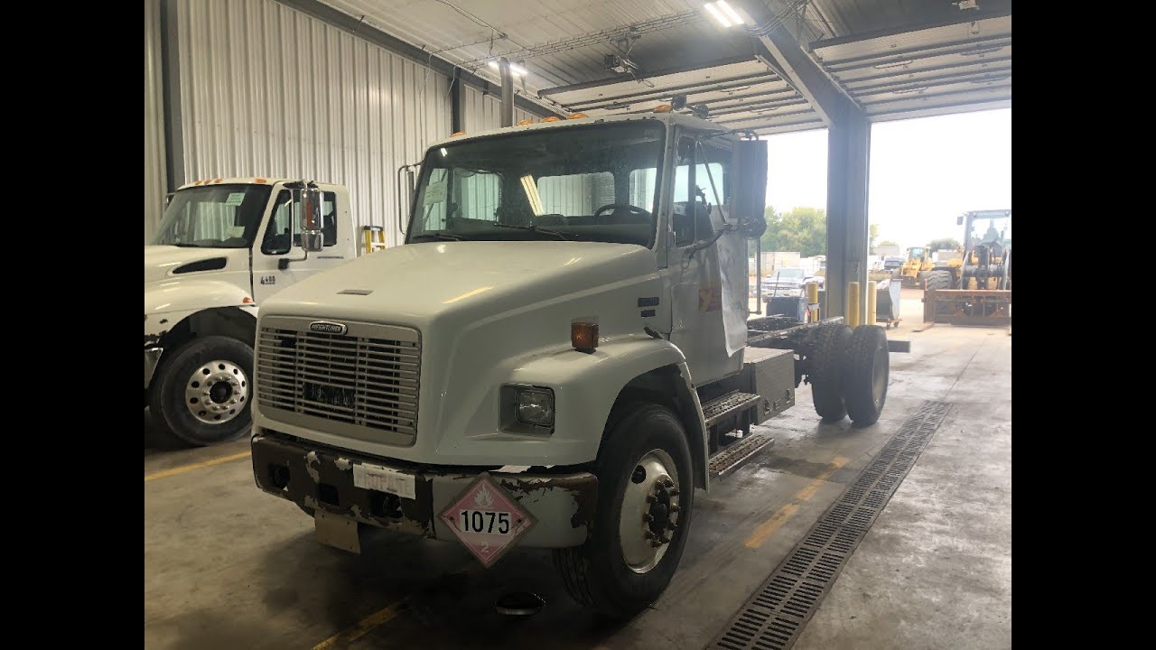 2003 Freightliner FL70 - Parts Unit 03WH383