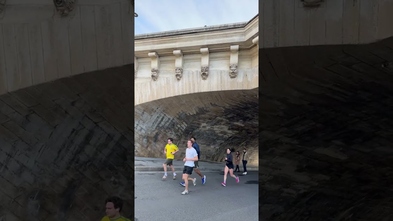 Walking around the runners 🏃🏃‍♀️ on sunday morning | River Seine Paris