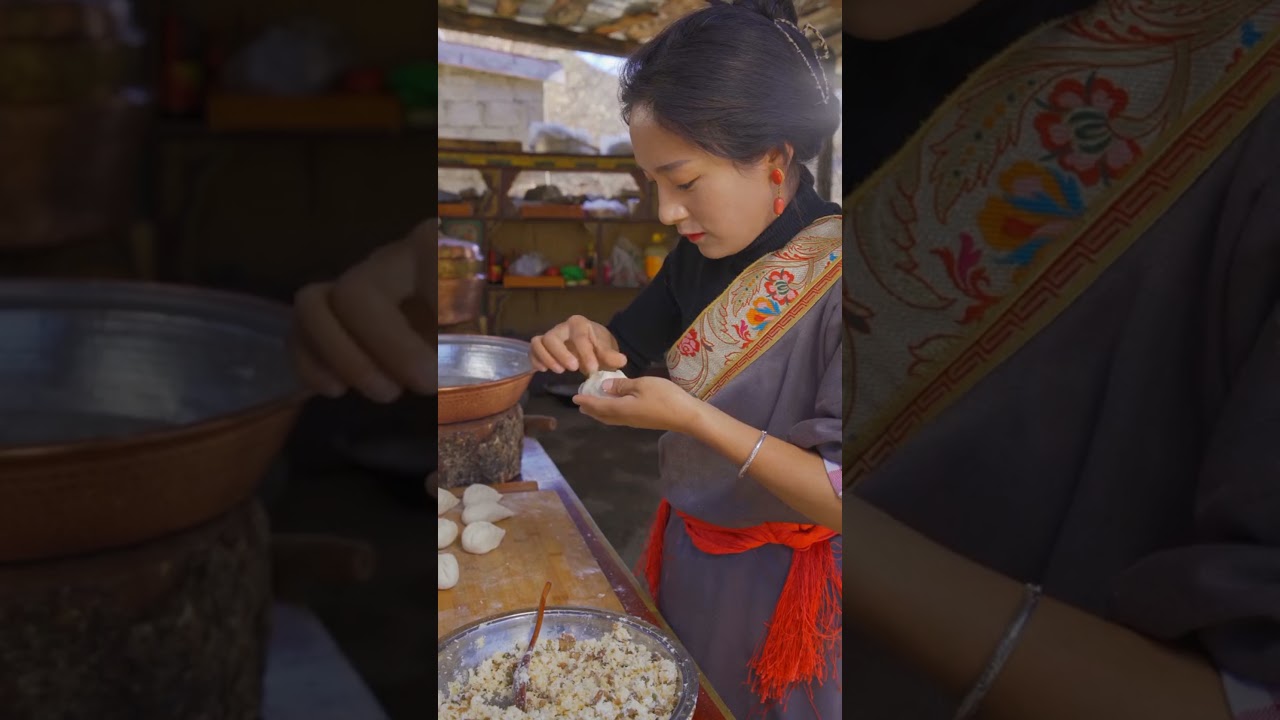 Special Local Tibetan MOMO with Chura and Butter 🤤//Try the New Momo Recipe👩🏻&zwj;🍳 // OMG Chura Momo