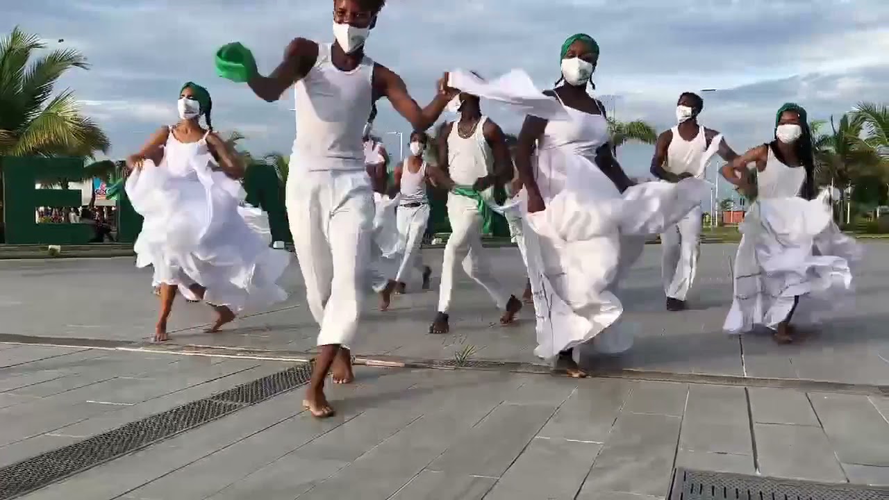 Grupo Folclórico Manglar presentando la danza "Camarón"