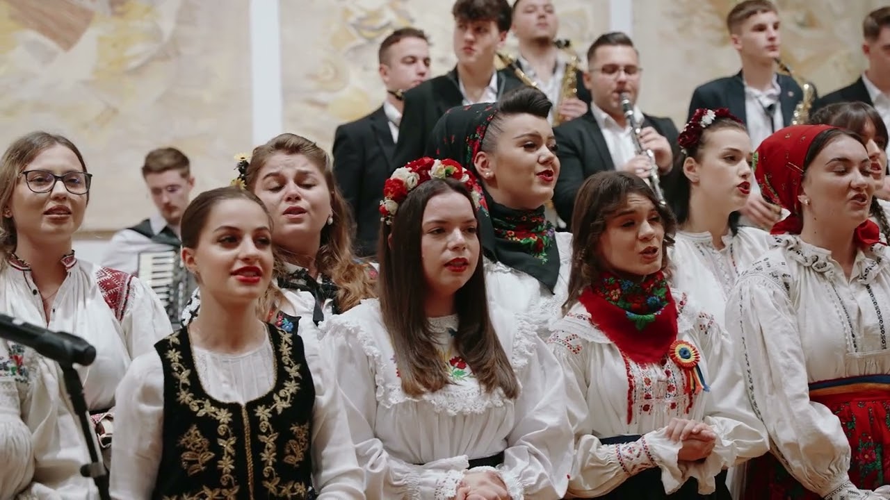Noi suntem români - Ansamblul folcloric al Universității din Oradea, Dirijor  Conf. D.r. Oana Lianu￼