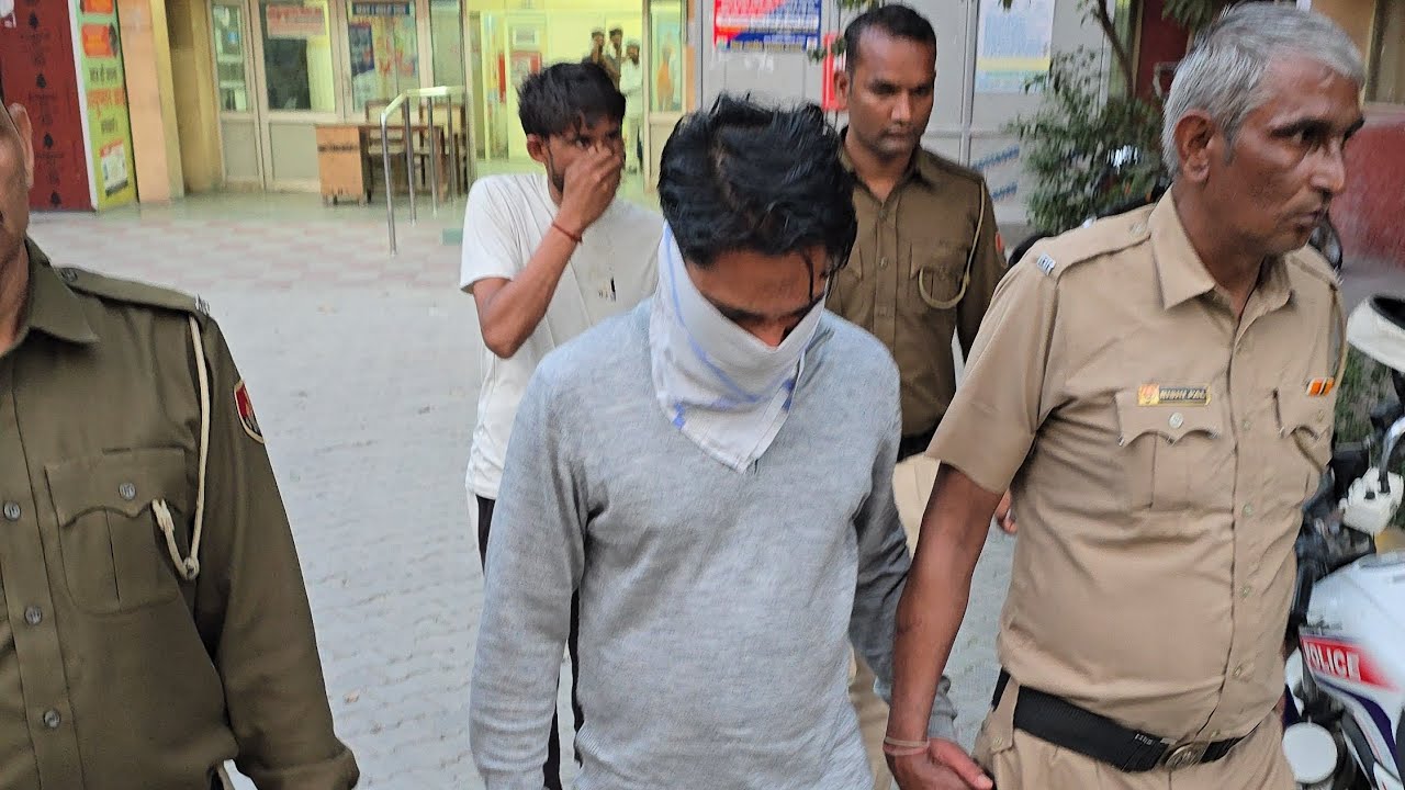 Court में फर्जी जमानत देने वाले 2 फर्जी जमानतियों को पुलिस ने किया गिरफ्तार , देखें Live Video