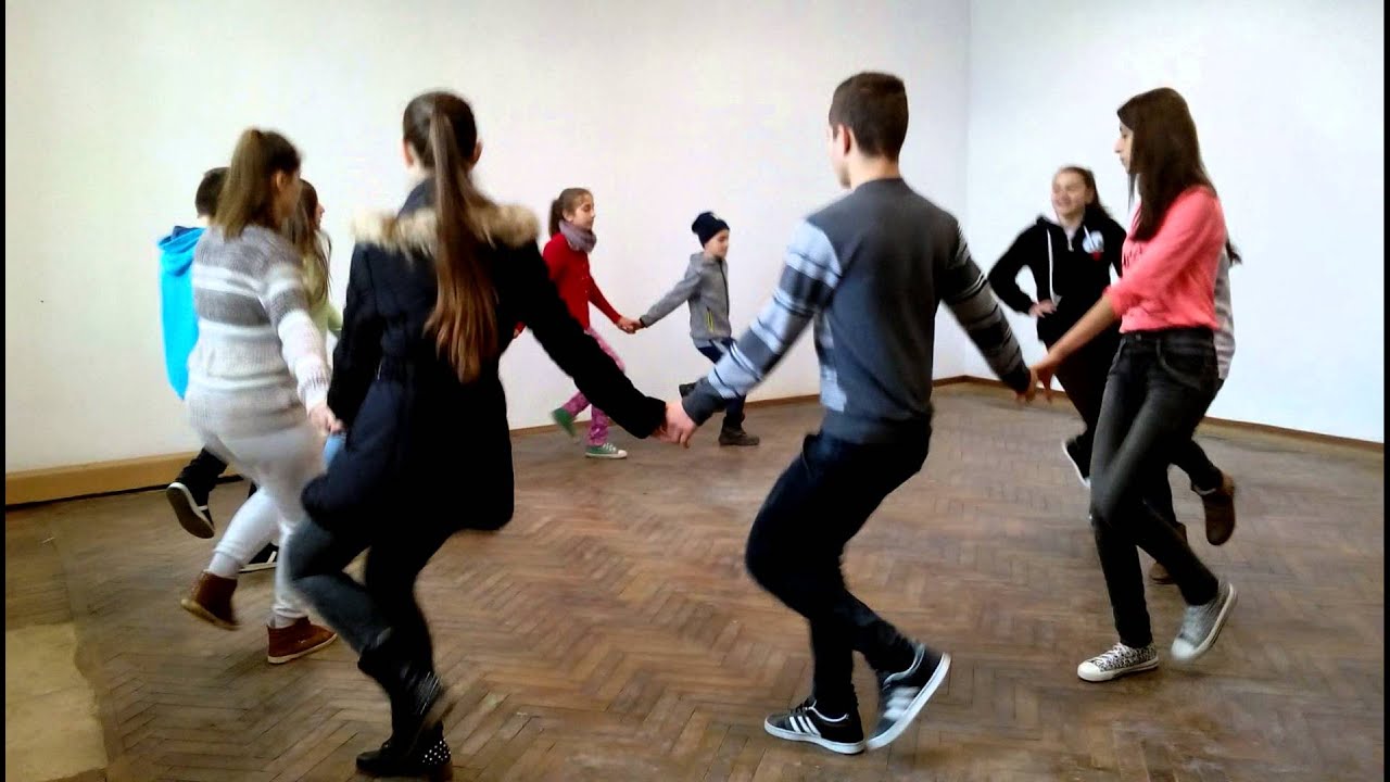 Dance rehearsal in Mehedinti
