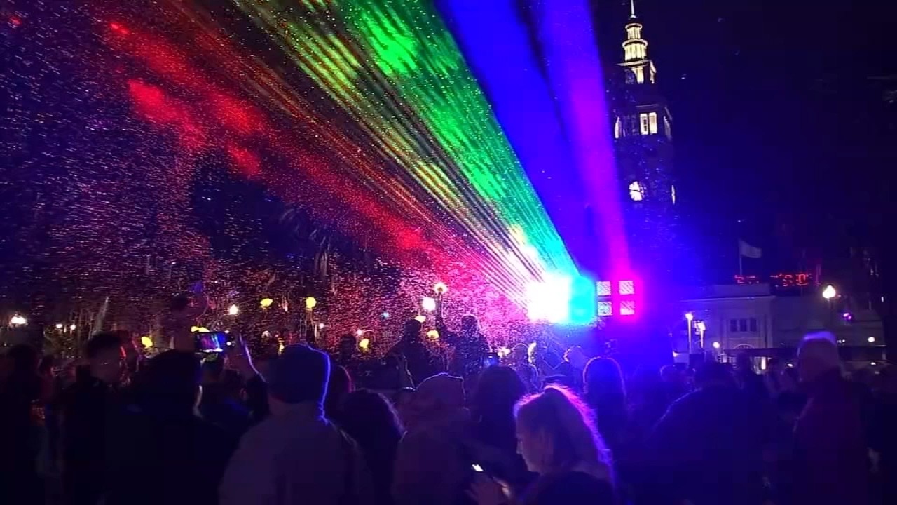 Пятничные мероприятия открывают насыщенные выходные SF Pride маршем трансгендеров и световым шоу