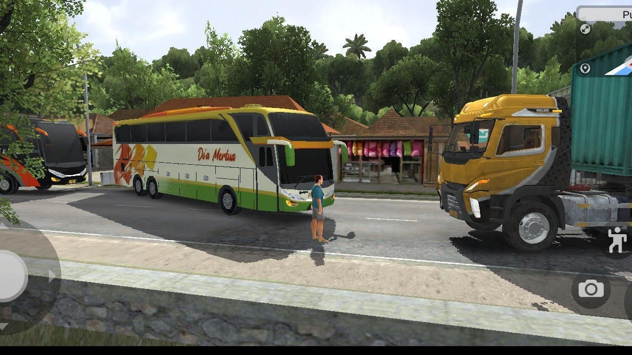 Bus vs truk kontainer adu banteng, 