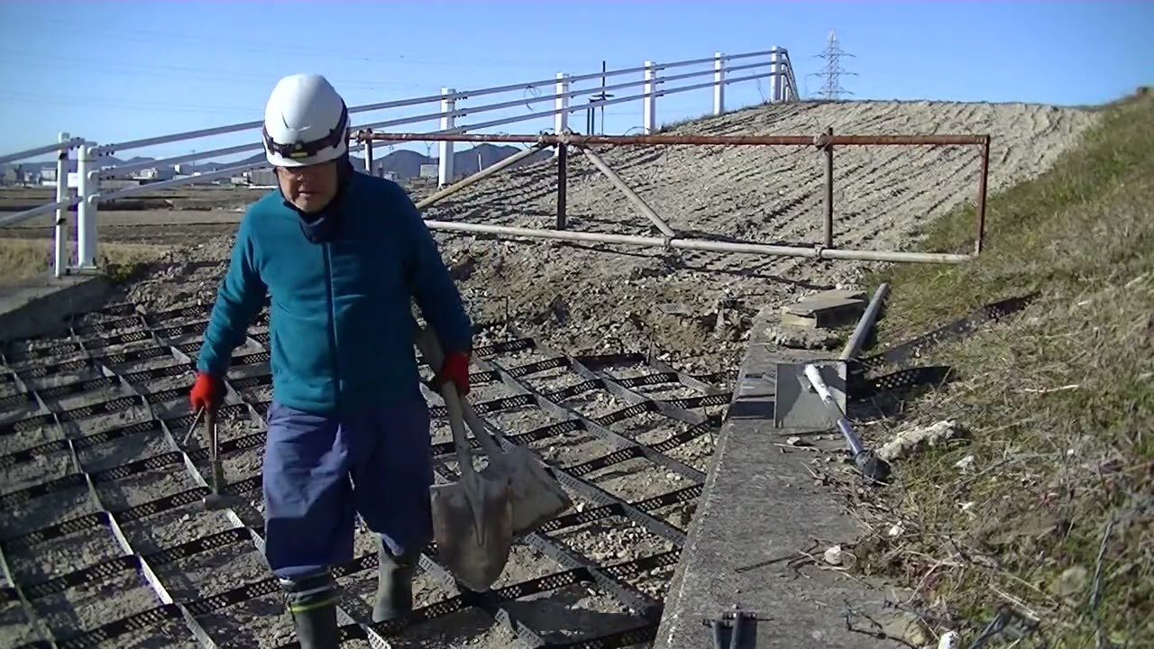 通路定期維持管理　＝　ジオグリッド施工養生　（通路の2／2）ウインダムヒルの音源付き