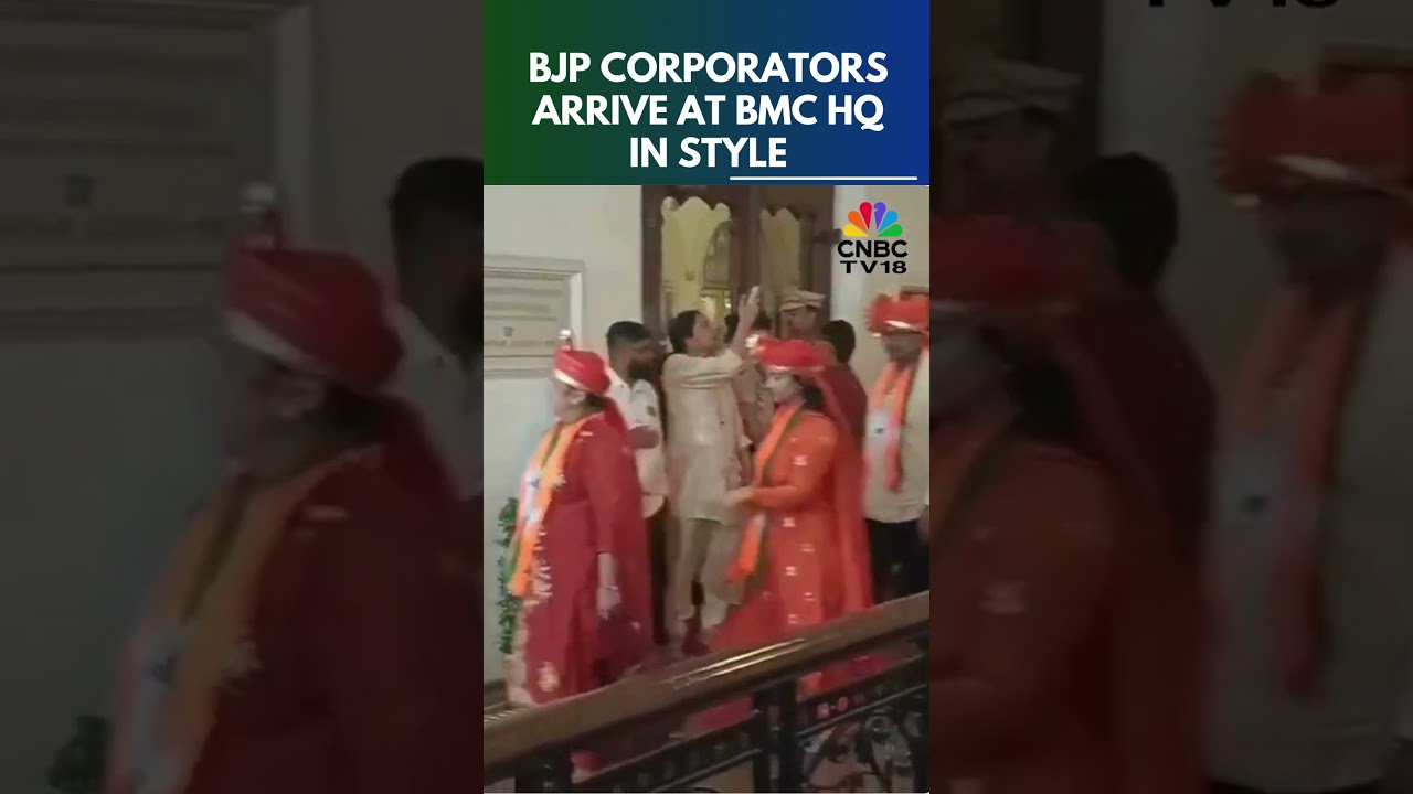 Ritu Tawde Takes Over The Mayor's Spot | BJP Corporators Arrive At BMC HQ | N18S 8