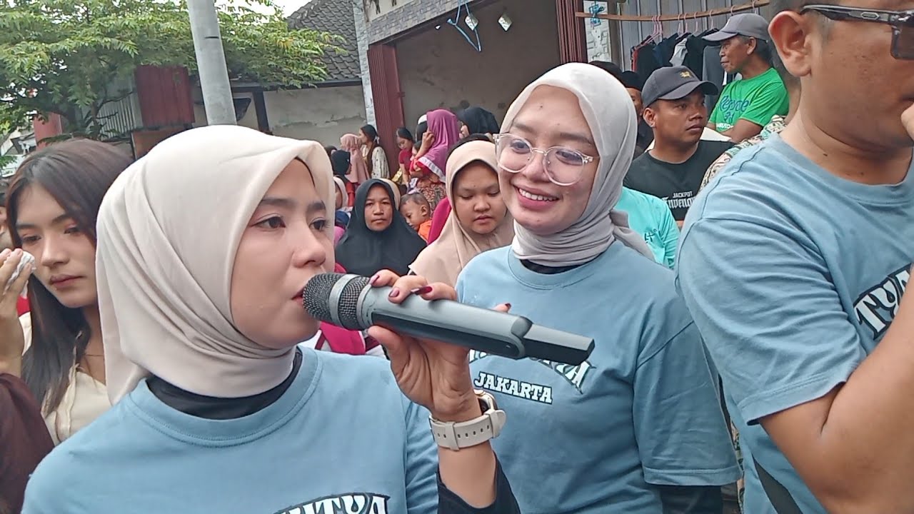 Linda Risma Senyum Melihat Bibiknya Nyanyi Bareng Irama Dopang Saat Live Di Pengenjek | Suare Langan
