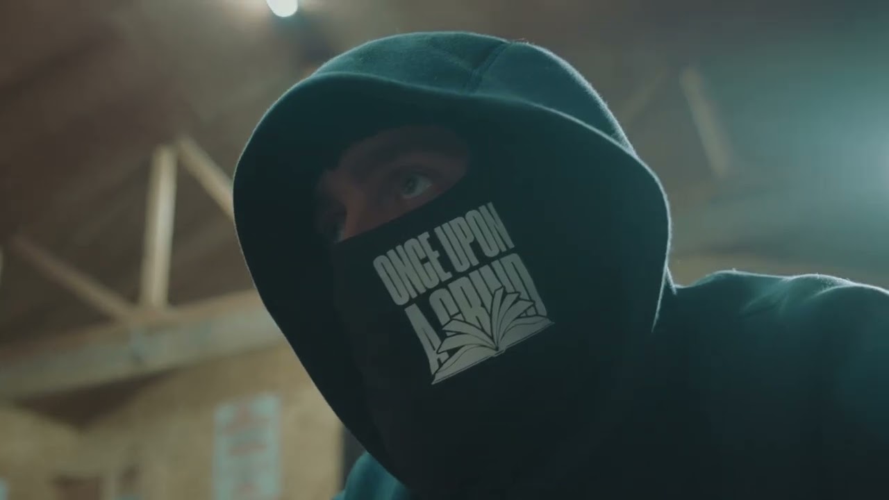 MG - Away in a manger [Official Music Video]