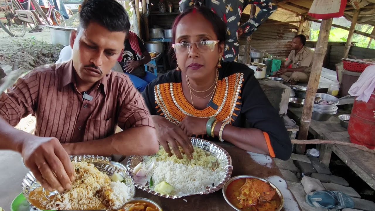 আমরা দুজন কল্যানি হাই রোড়ের পাশে ছোট্ট একটা ধাবায় মাছভাত বেশ রশিয়ে কশীয়ে খেলাম | Eating Rice