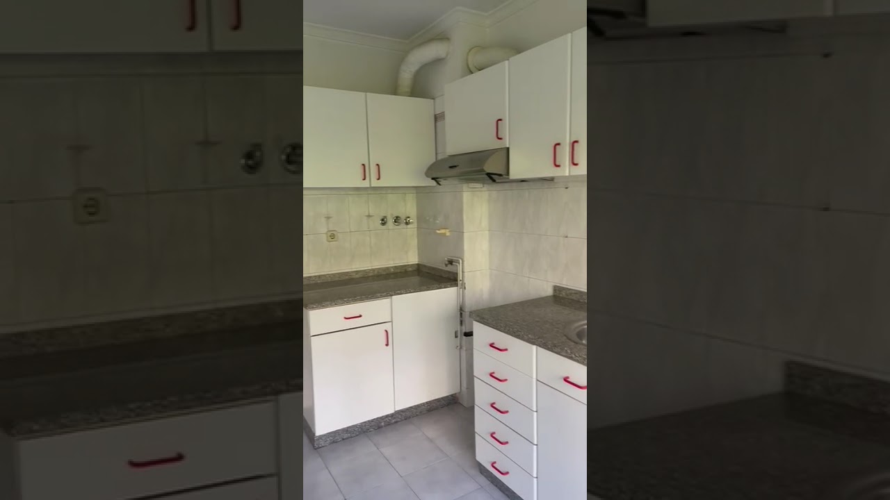 Apartamento T2 localizado na Rua do Alecrim, na Rinchoa
