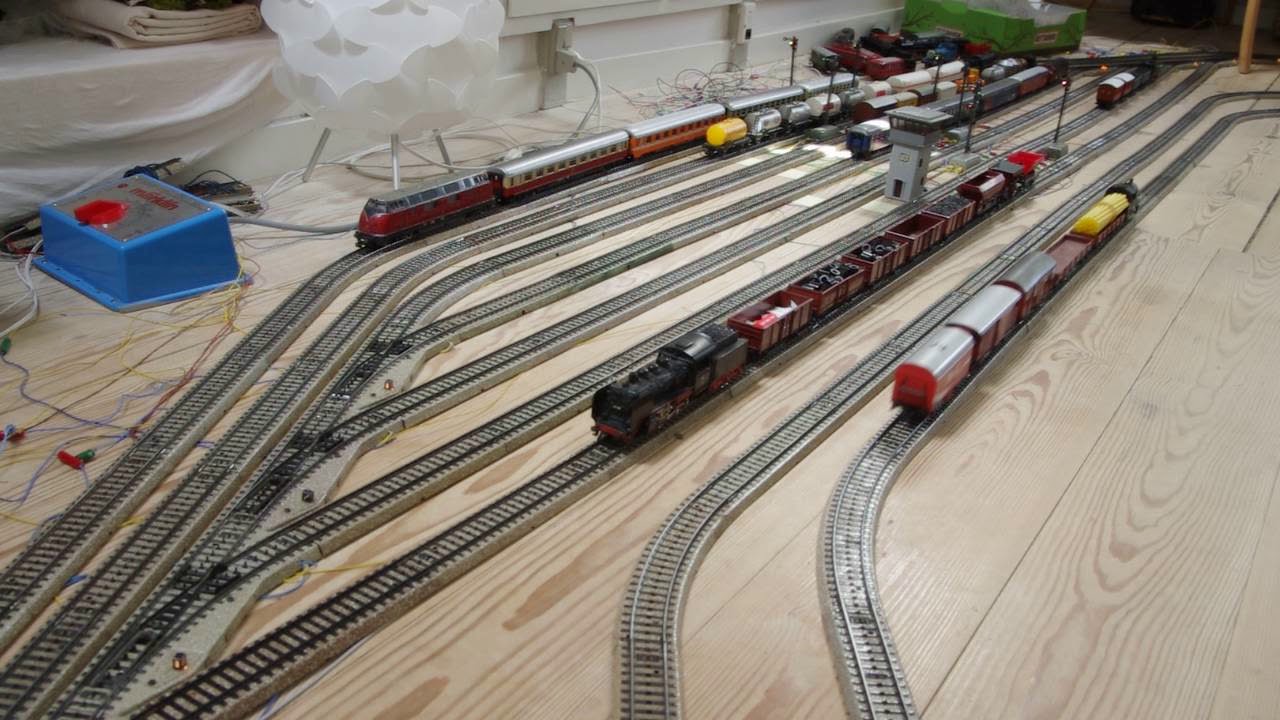 Magnum Opus teppichbahn station detail