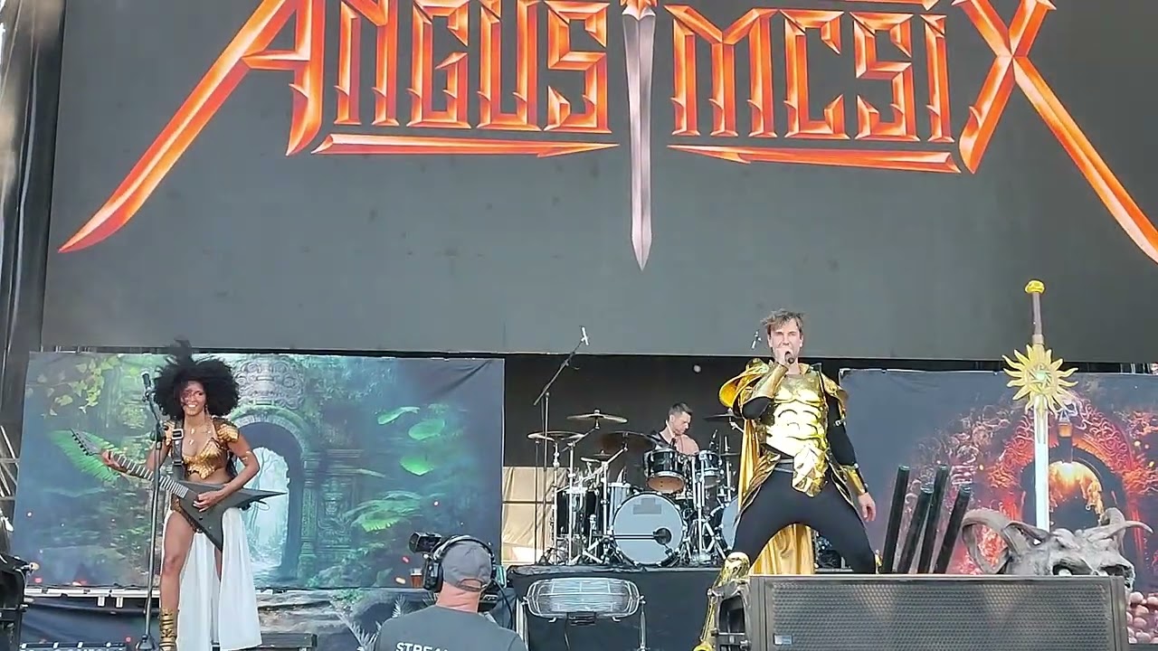 ANGUS MCSIX - JUST A FOOL WILL PLAY TRICKS ON ANGUS MCSIX LIVE LEYENDAS DEL ROCK, VILLENA 2023