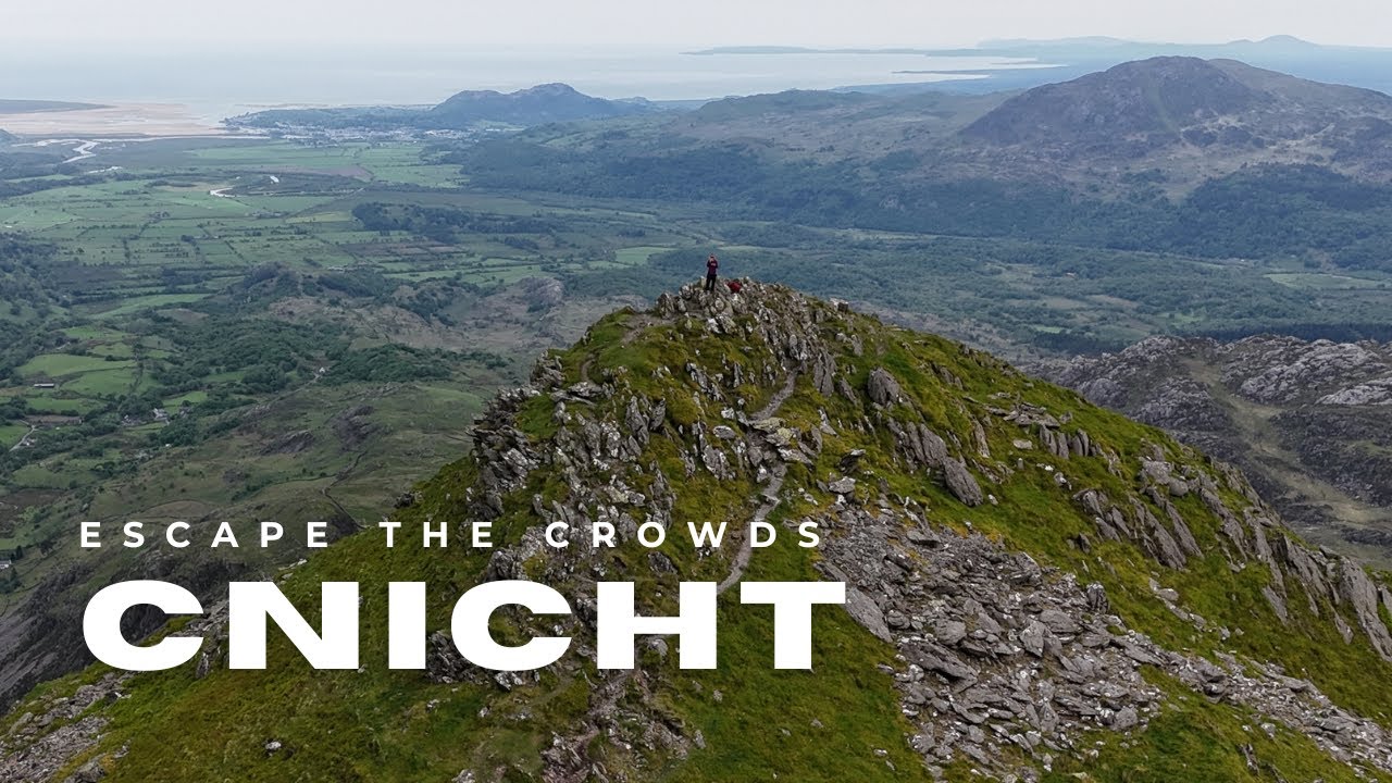 Hiking Cnicht (AKA the Welsh Matterhorn) | Easy level scrambling without the crowds