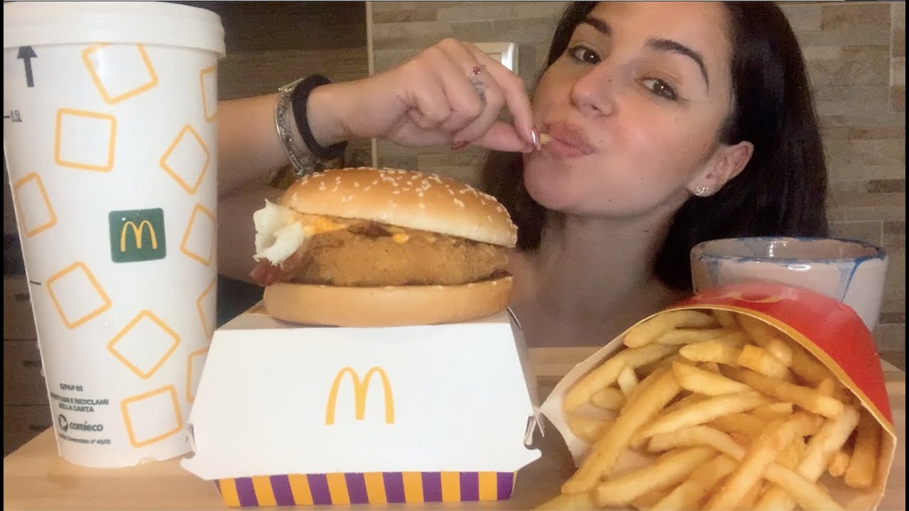 EATING ASMR ITA | PROVO IL MC CHICKEN PESTO ROSSO 🍔 🍟 + @SECRETSLY