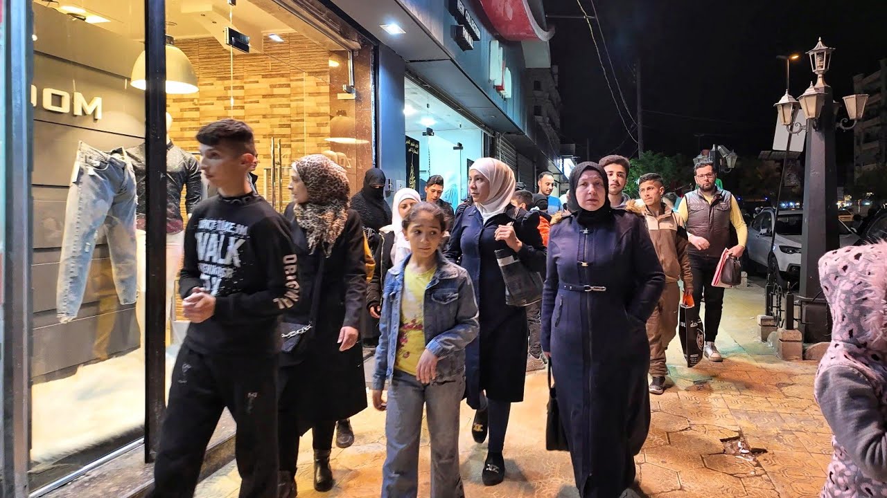 Busy Night in Aleppo (Syria), Night Walk in Al-Furqan Street| حلب قبل عيد الفطر