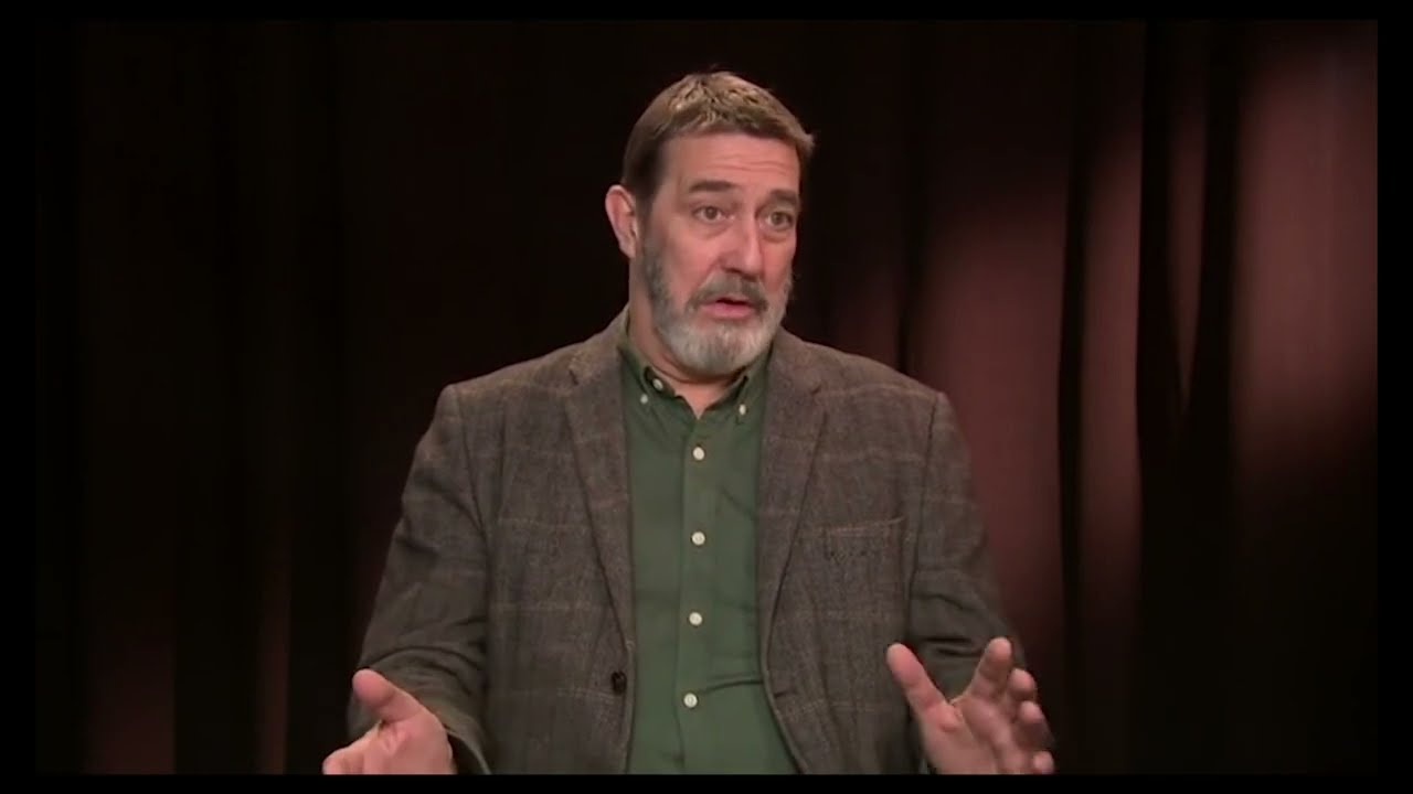 Ciar&aacute;n Hinds says his name