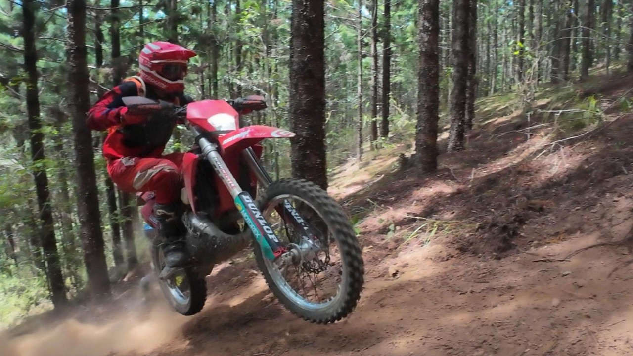 DRY AND DUSTY DIRT BIKE RIDING AUSTRALIA 