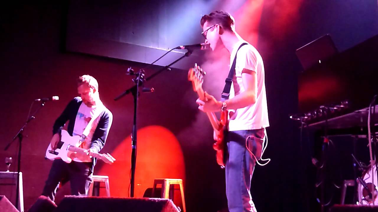 Tom Vek - I Ain't Saying My Goodbyes @ Nottingham Rescue Rooms 13.11.11