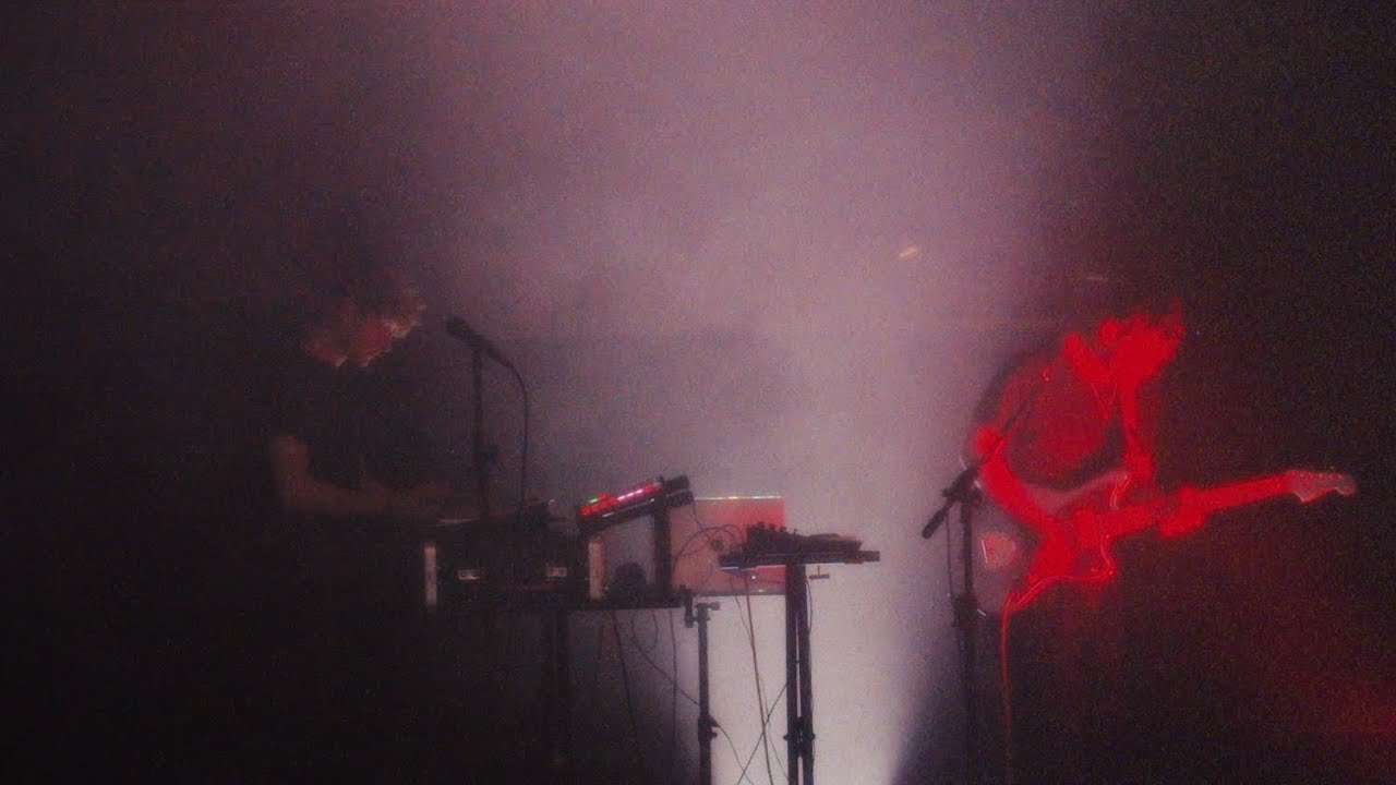 PLASTIC ESTATE - Live at Clwb Ifor Bach