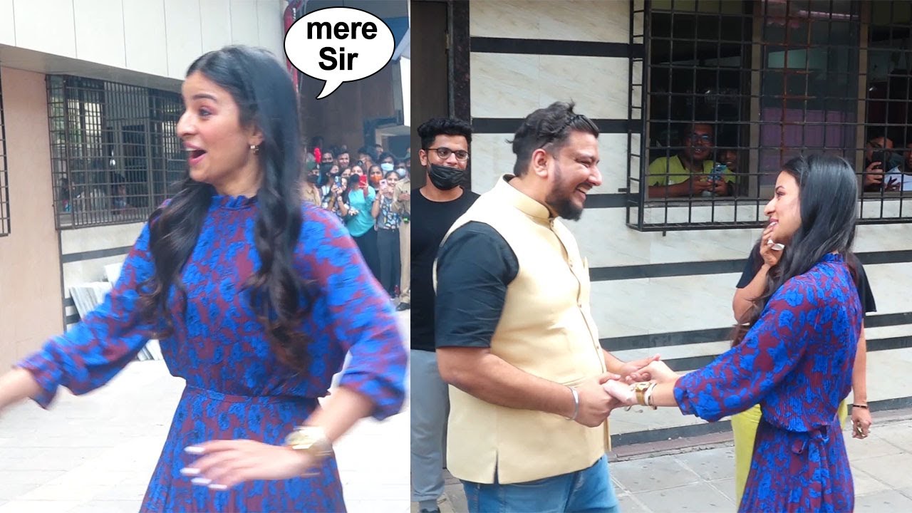 Mahima Makwana Runs To Her Teacher In Happines When Went To Promote Antim In Her Thakur College