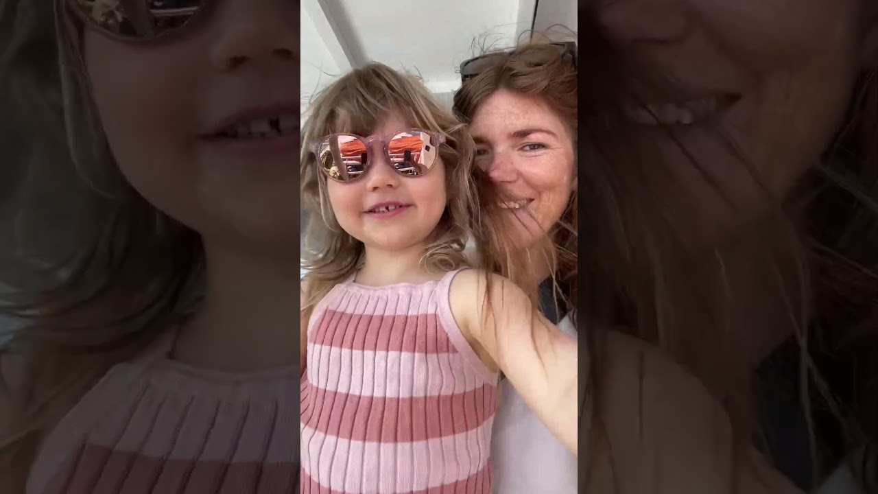 Travel time ❣️🇮🇹❣️🇮🇹 we finally arrived at isola Ponza🏝️🏄🏼&zwj;♀️🌻🌷