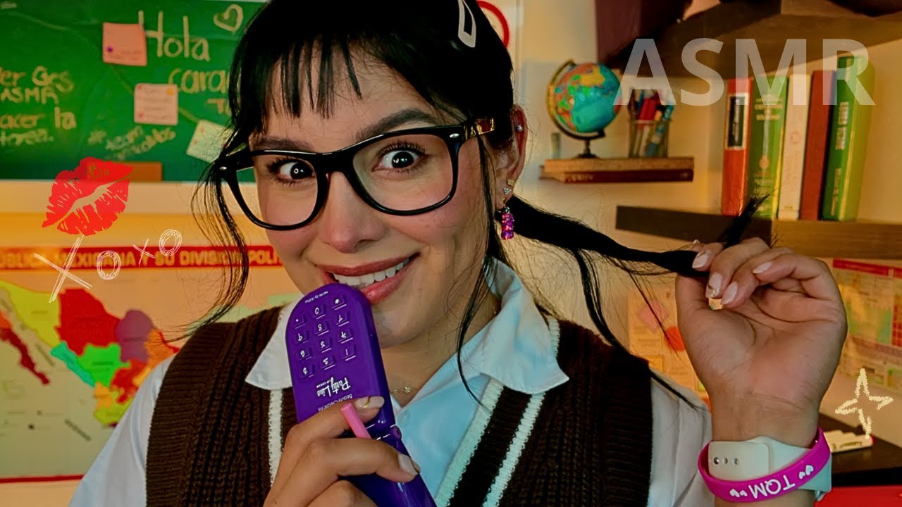 La chica del fondo del salón 📚 está OBSESIONADA CONTIGO 😱🤫 I ASMR en español