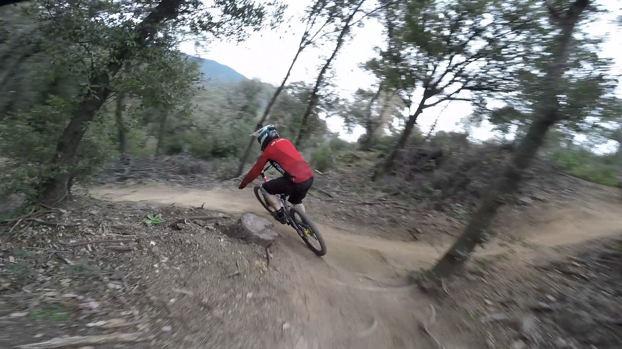 La Sorrera Bike Park. Pista blava a fondo amb Lucaloku.