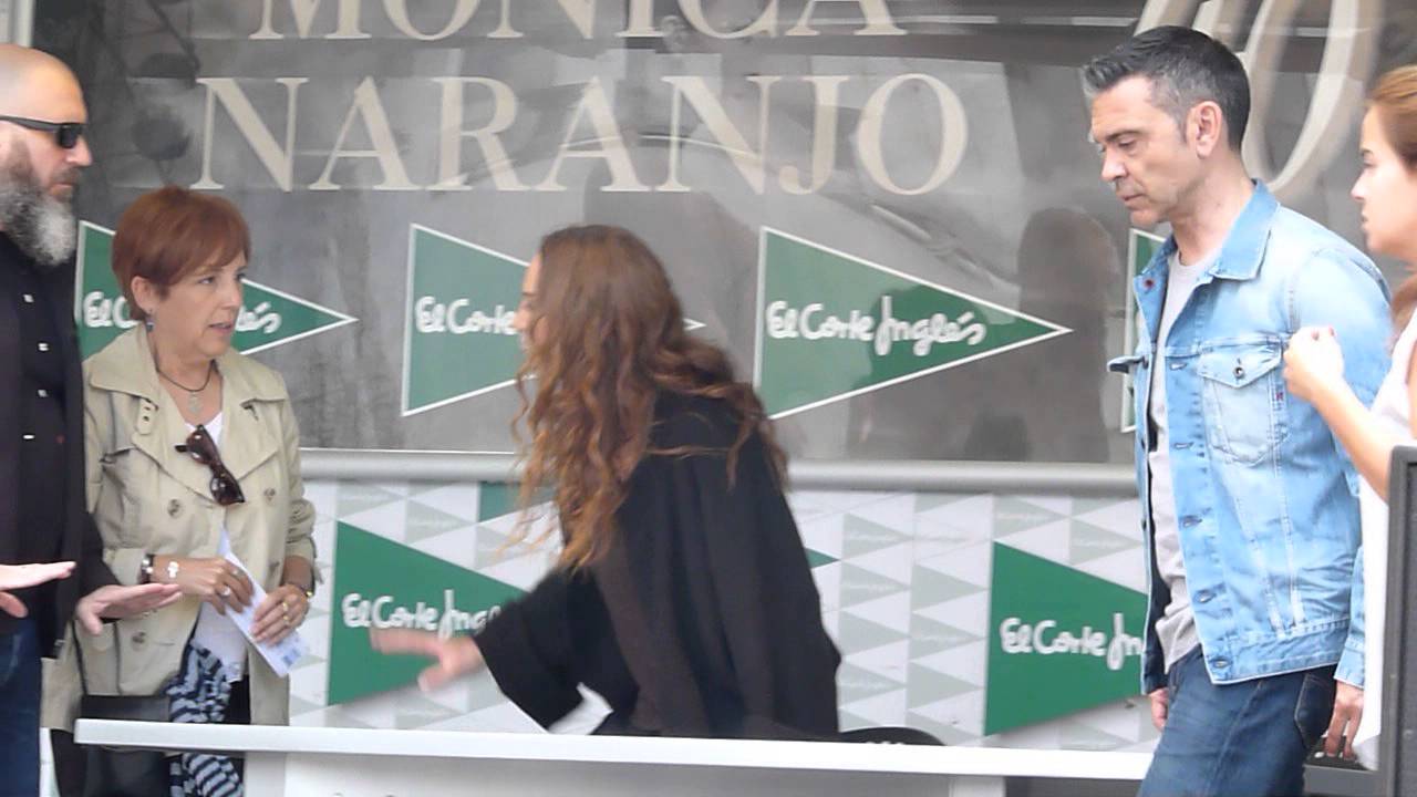 Mónica Naranjo Firma en Corte ingles Diagonal ( Barcelona )