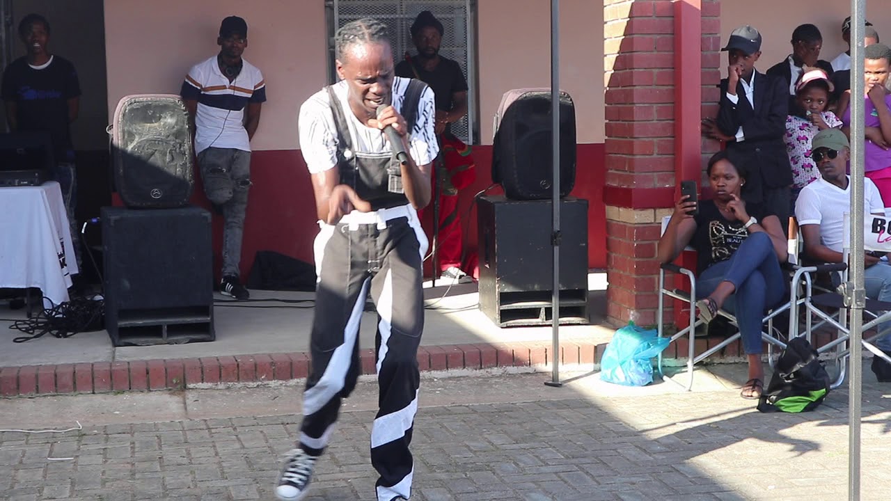 Poizon Perfoming 