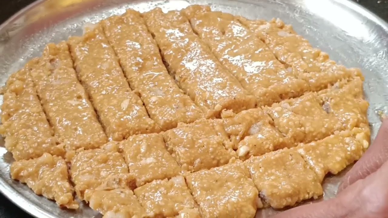 Healthy Crushed Peanut  Dink Chikki घरची कुरकुरीत चिक्की #WinterSpecial #MarathiRecipe #HealthySnack