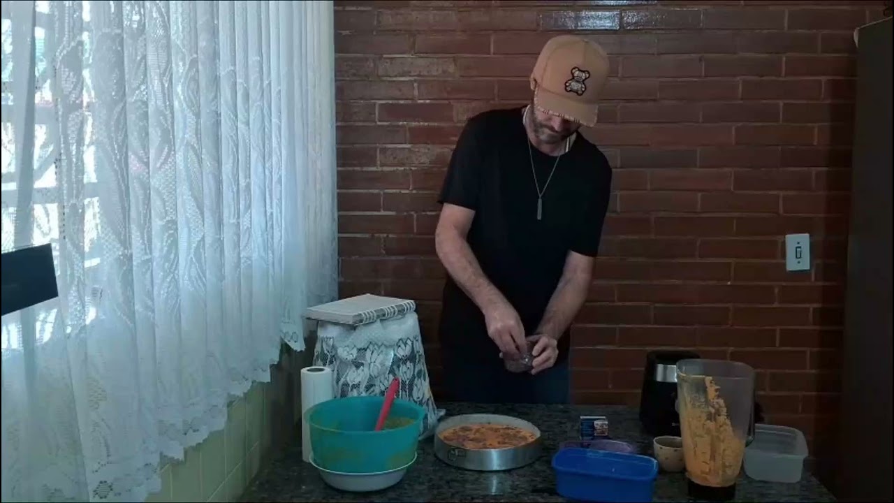 Bolo de Cenoura com Calda de Chocolate ao Leite