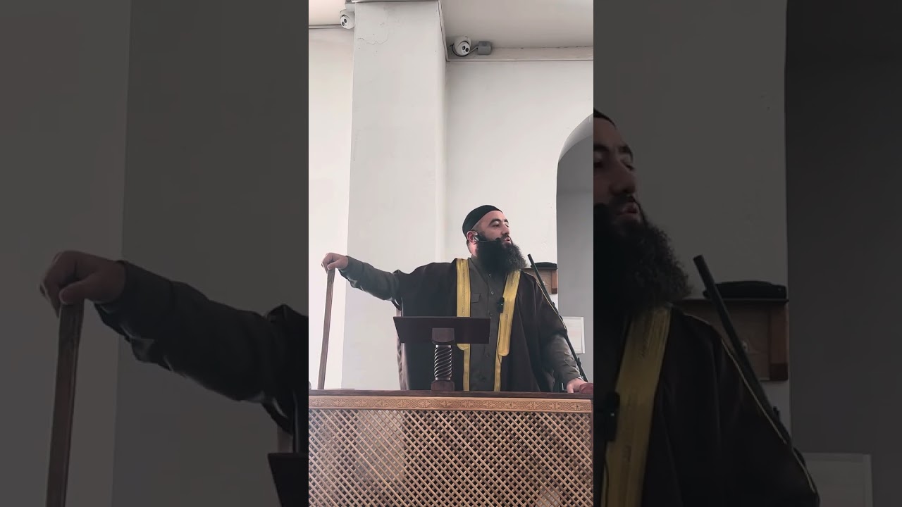 Утренний намаз в мечети