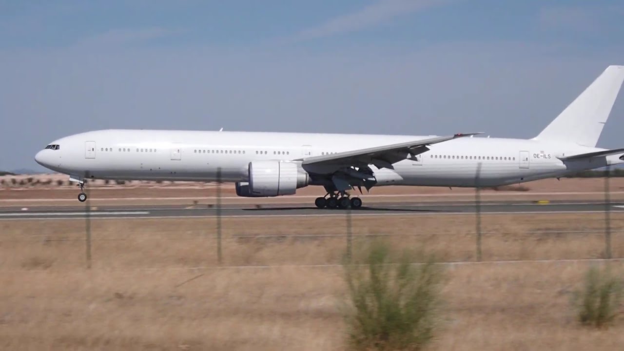 B777-300 (OE-ILS) GECAS  Landing at Ciudad Real Airport (CQM)
