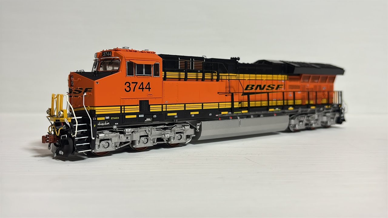 BNSF ET44C4 (ScaleTrains) Review