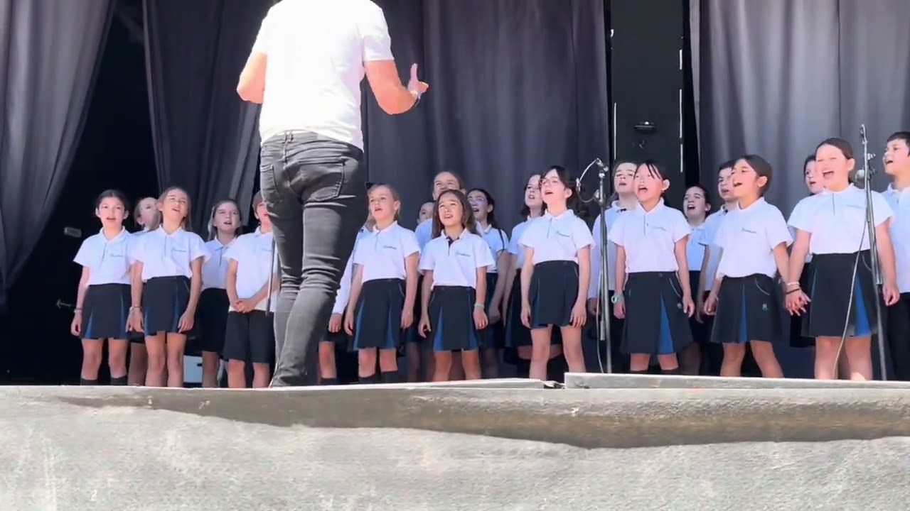 Coro escolar Ntra. Sra. de la Consolación. Todos los besos - Siloé