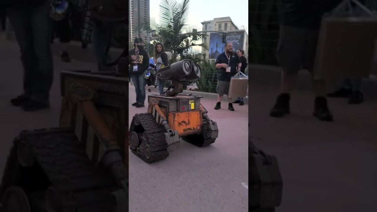 WallE at ComicCon 2022! #sdcc2022 #pixar #walle #sdcc #disney