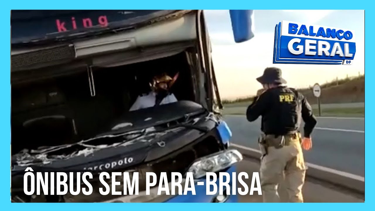 Motorista de &ocirc;nibus dirige ve&iacute;culo sem para-brisa e com capacete de moto
