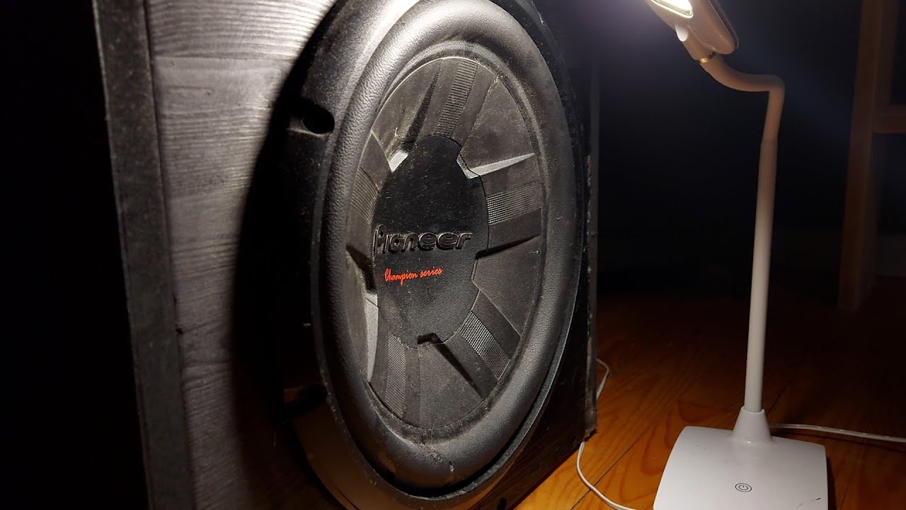 Pioneer TS-W261S4 1400 Watt Bass test 100% VOL