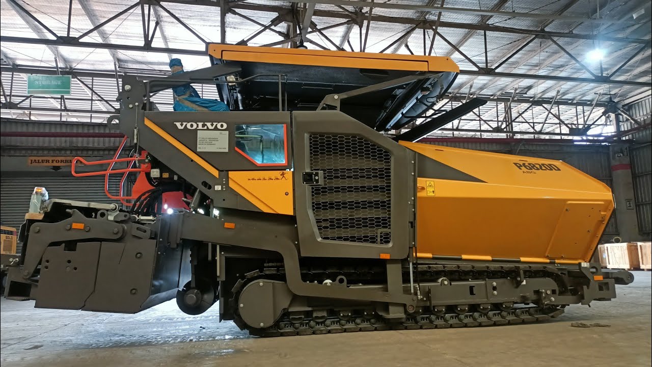 Tracked paver  P6820D#volvo Check all equipment funtions. #heavy #pavers #fyp