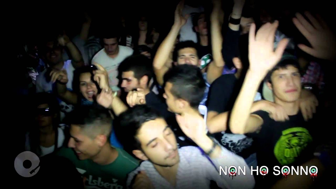 NON HO SONNO@13-10-12-ULTIMA ONE NIGHT SA ILLETTA LIVE SALA COMMERCIALE E SALA HOUSE.mp4