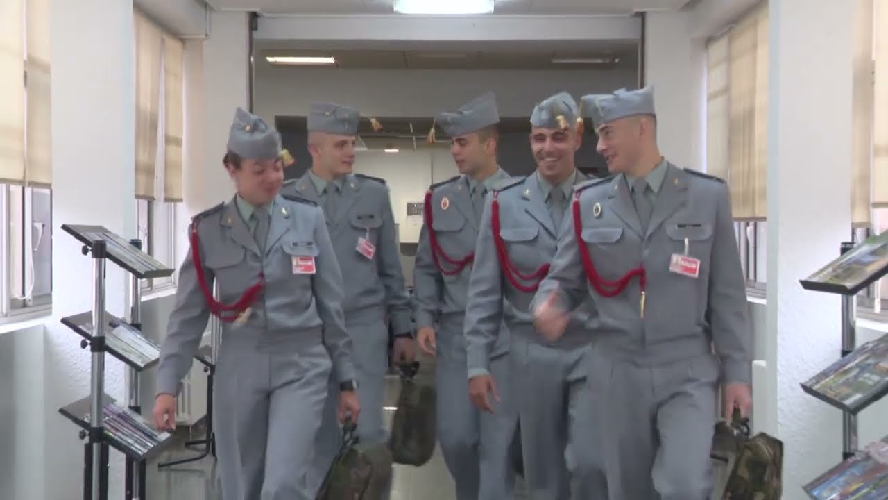 La mujer en la enseñanza militar.