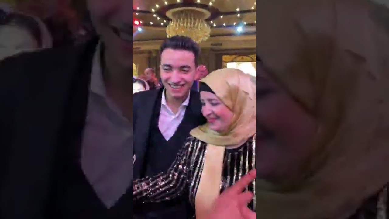 اوعي حد يزعل ام العريس 😍😍 ورد العريس في الاخر ❤️❤️❤️
