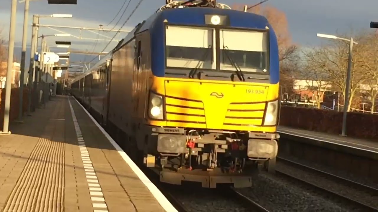 Treinen op station Apeldoorn Osseveld