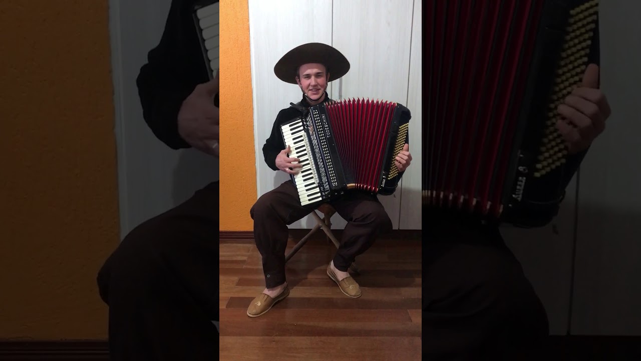 Porca Véia - Pataquero, interpretada por Lucas Resner