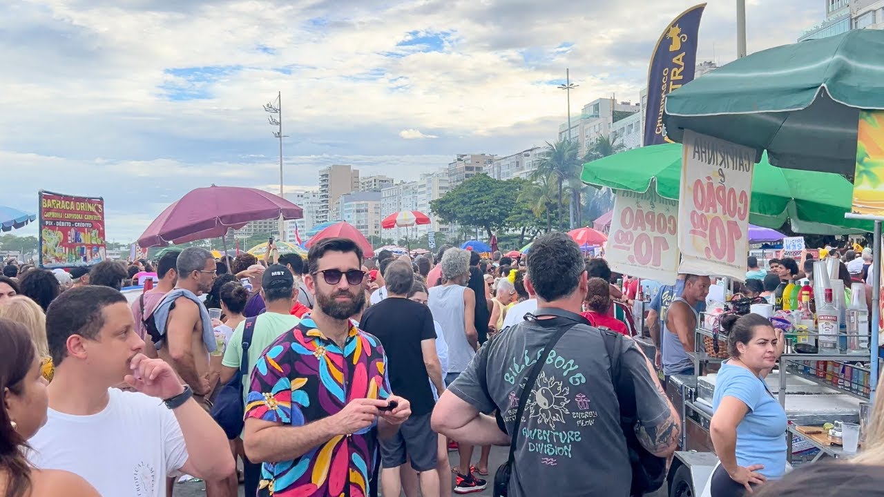 COPACABANA: SUNDAY WALKING THROUGH THE NEIGHBORHOOD — RIO DE JANEIRO【4K】🇧🇷