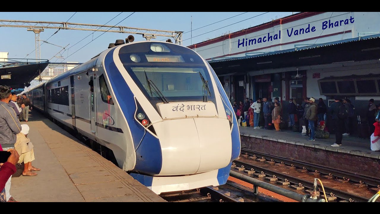 22447 New Delhi - Amb Andaura Vande Bharat Express Arriving at Ambala Cantt.