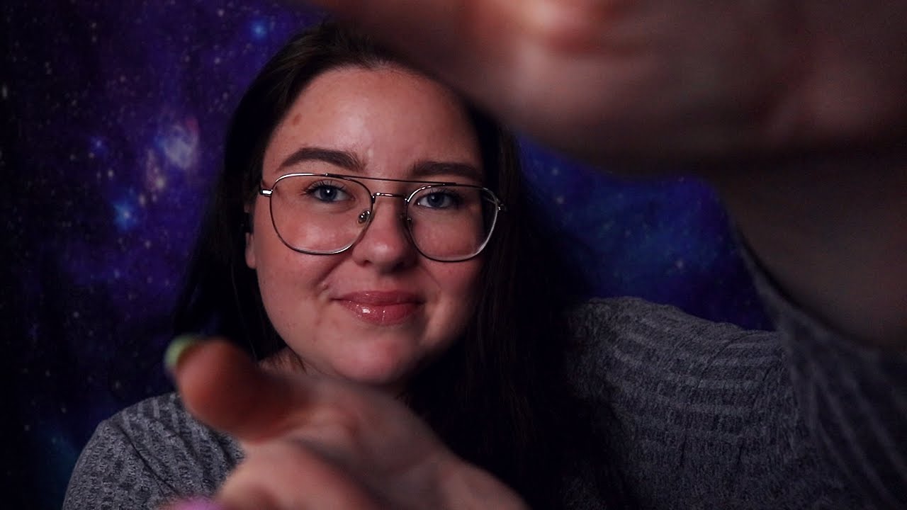 ASMR Tar hand om dig ♥ Face touching/Personal Attention