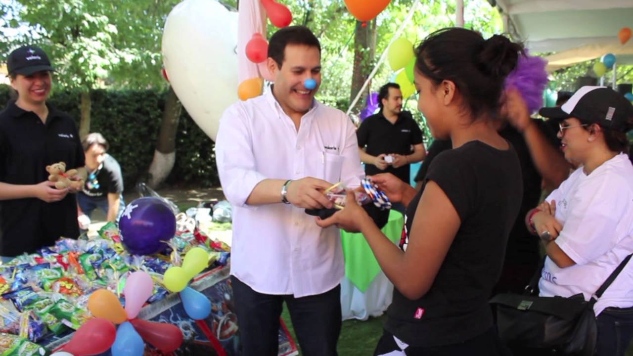 Volaris y Dr.Sonrisas celebran juntos el Día del Niño.