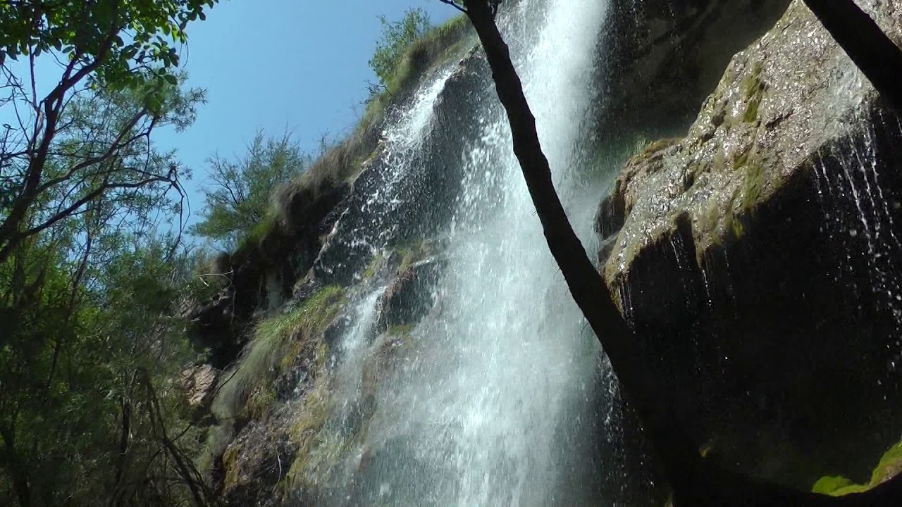 Nacimiento del río Pitarque (Maestrazgo, Teruel)